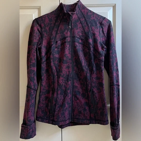 🍒LULULEMON DEFINE Jacket sz 8 SCATTER BLOSSOM JACQUARD Black/Garnet Red - Picture 1 of 7